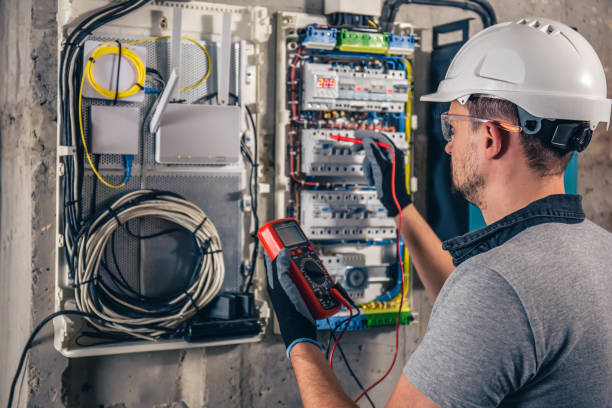 Best Licensed Electrician  in Ives Estates, FL